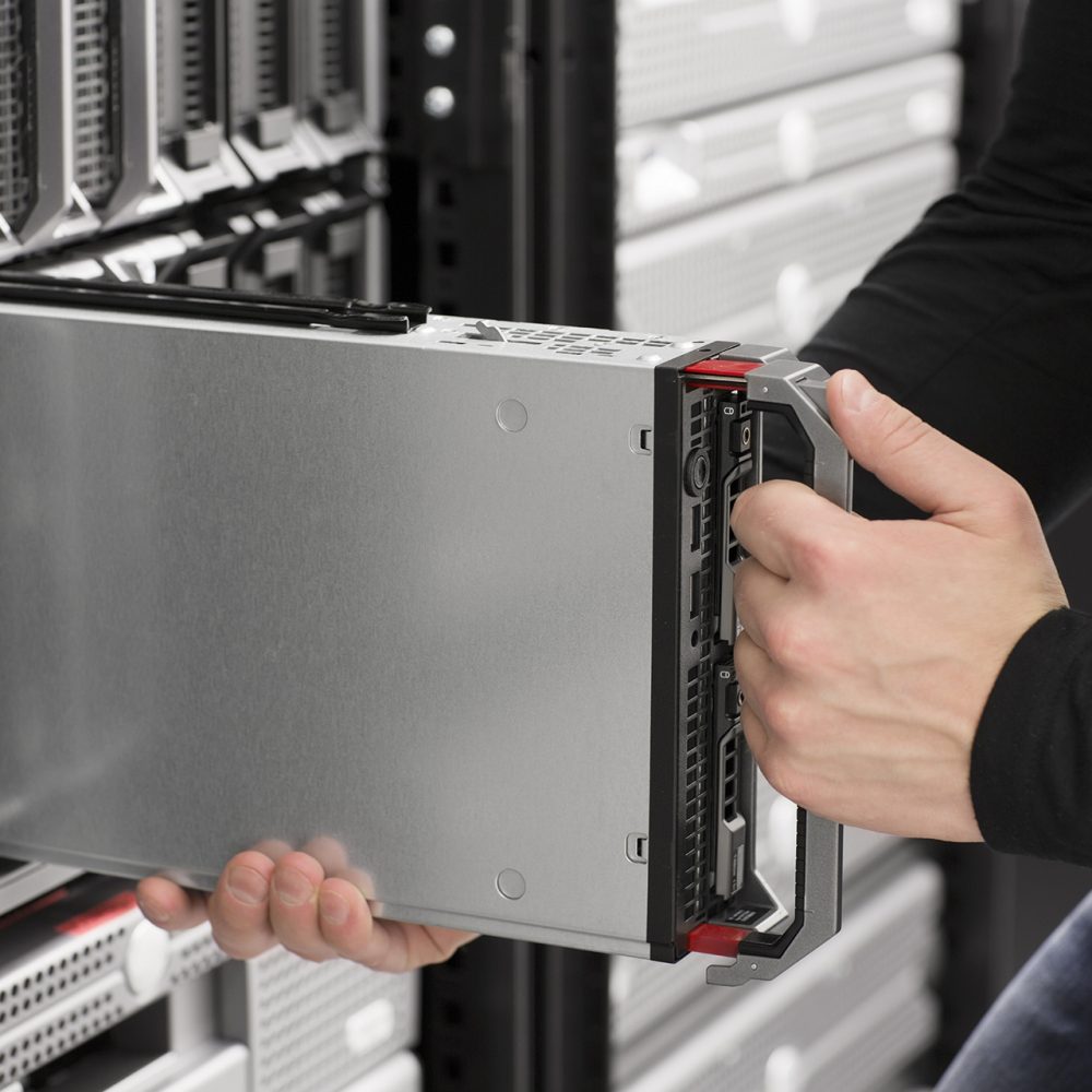 IT technician   engineer install   removes   replace a blade server in a data center